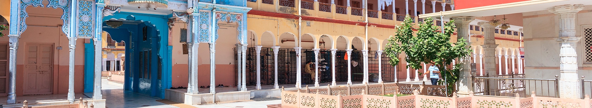 Ofertas Voo + Hotel a **Jhunjhunu**