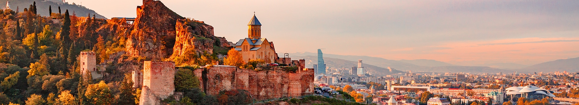 Ofertas Voo + Hotel a **Tbilisi**