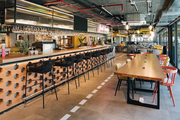 Gallery - Moxy Barcelona