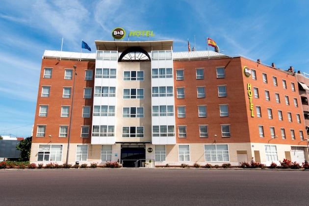 Gallery - B&B Hotel Valencia Arena