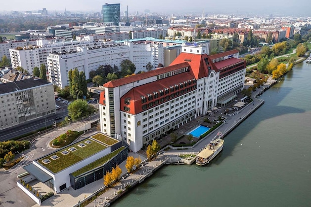 Gallery - Hilton Vienna Waterfront