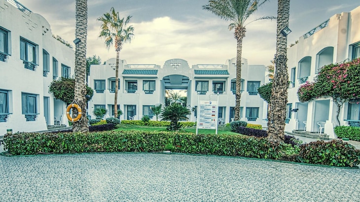 Gallery - Falcon Hills Hotel