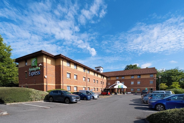 Gallery - Holiday Inn Express Taunton East By Ihg