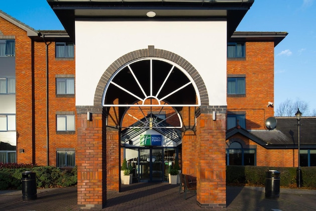 Gallery - Holiday Inn Express Stafford By Ihg