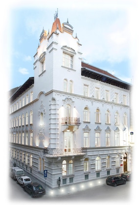 Gallery - Ikonik Parlament