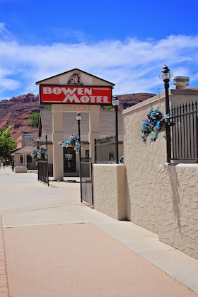 Gallery - Bowen Motel