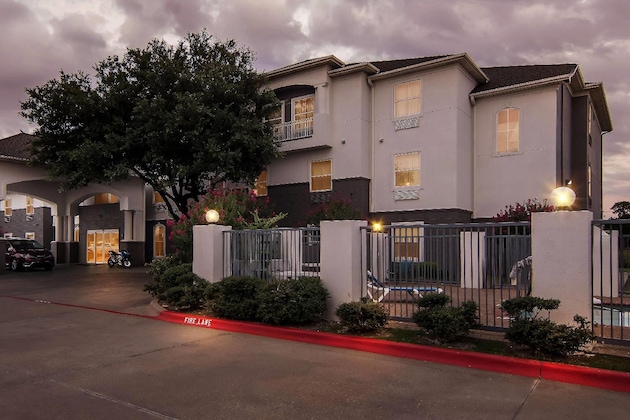 Gallery - Super 8 By Wyndham Fort Worth Stockyards