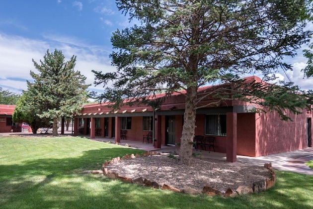 Gallery - Thunderbird Lodge