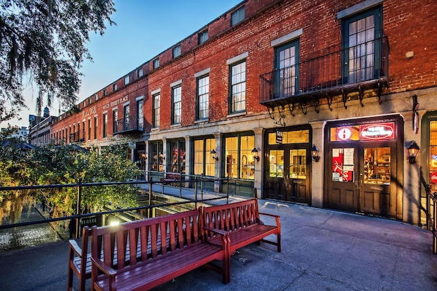Gallery - River Street Inn