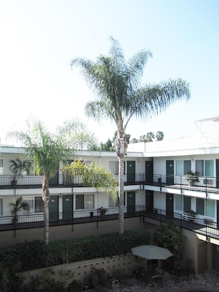 Gallery - Dunes Inn - Wilshire