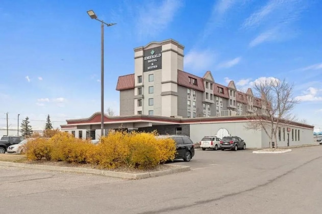 Gallery - Emerald Hotel & Suites