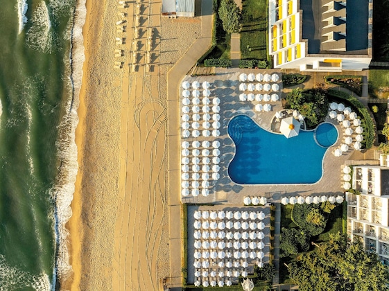 Gallery - Helios Beach