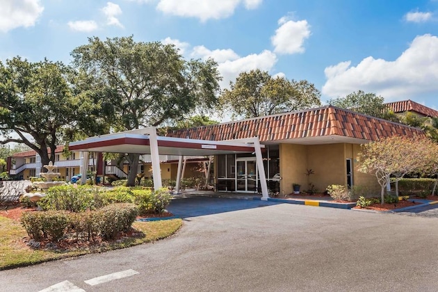 Gallery - Baymont By Wyndham Sarasota