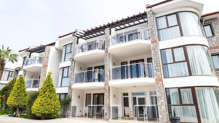 Gallery - Golden Life Heights Deluxe Suite Hotel - Adults Only