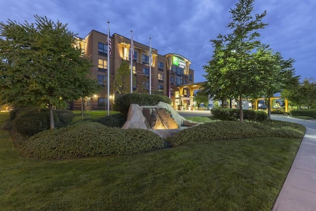 Gallery - Holiday Inn Express Hotel & Suites Riverport Richmond By Ihg