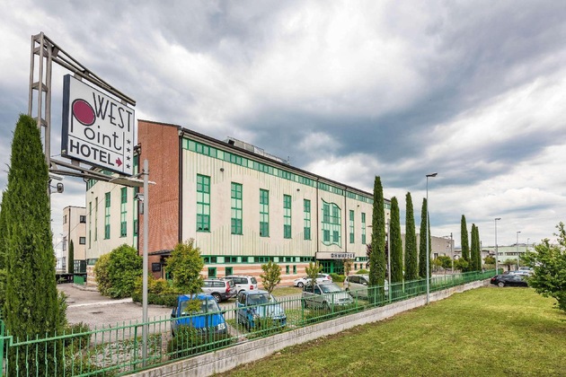 Gallery - West Point Airport Hotel