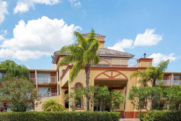 Gallery - Howard Johnson by Wyndham Tropical Palms Kissimmee