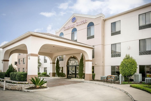 Gallery - Comfort Suites Nw Lakeline
