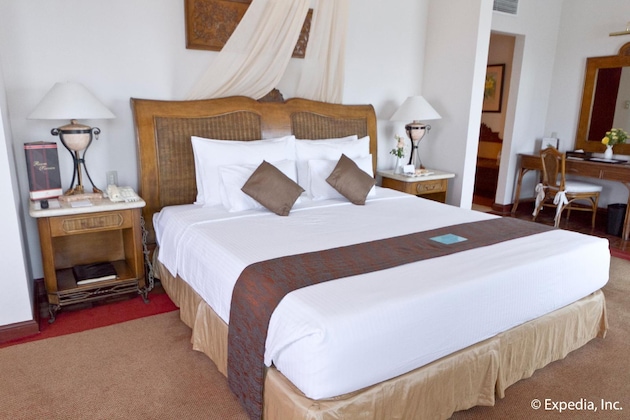 Gallery - Waterfront Airport Hotel & Casino