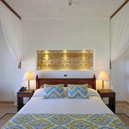 Gallery - Bluebay Beach Resort & Spa
