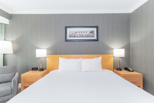 Gallery - Sandman Signature Vancouver Airport Hotel & Resort
