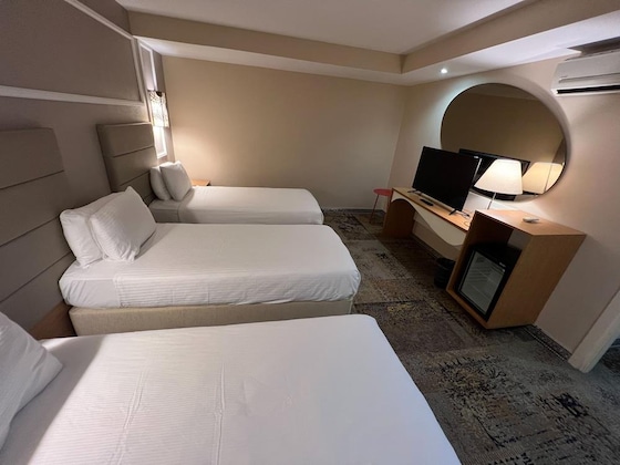 Gallery - All Seasons Hotel