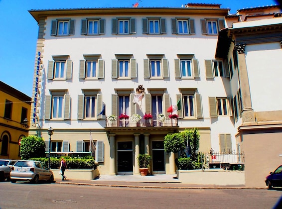 Gallery - Hotel Executive