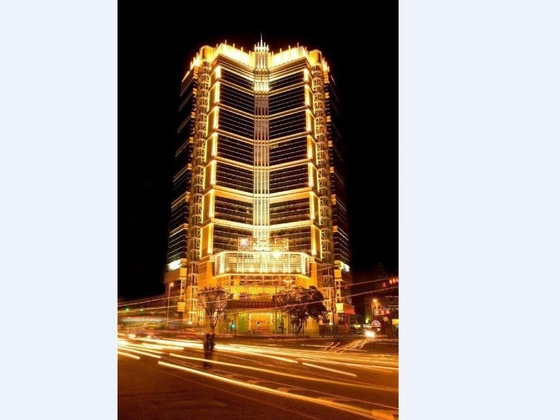 Gallery - Skyline Plaza