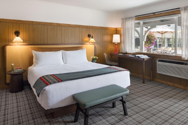 Gallery - The Virginian Lodge