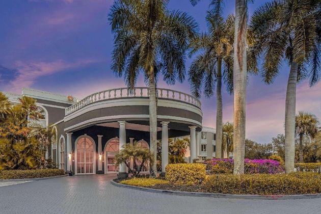Gallery - La Quinta Inn & Suites By Wyndham Naples Downtown