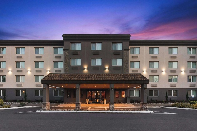 Gallery - Comfort Inn & Suites Vancouver Downtown City Center