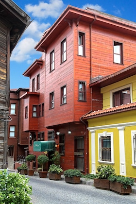 Gallery - Rose Garden Suites