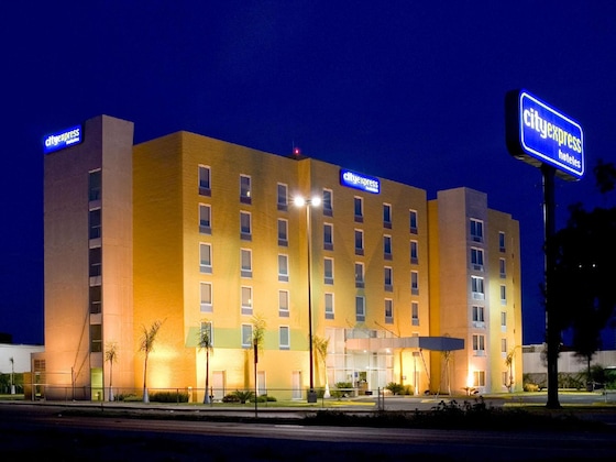 Gallery - City Express Celaya Parque