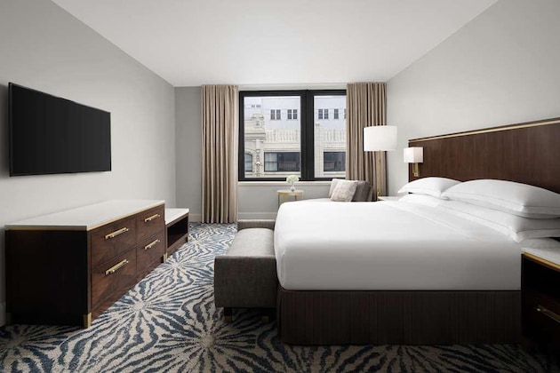 Gallery - Hilton Indianapolis Hotel & Suites