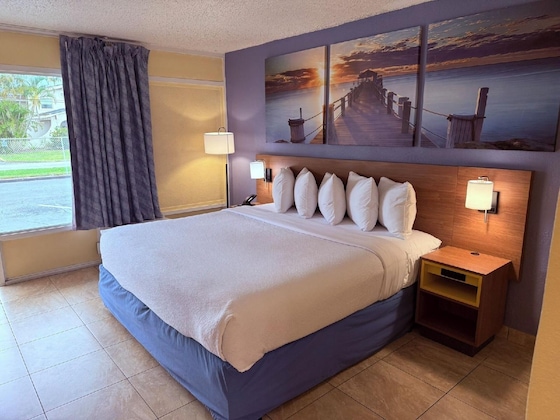 Gallery - Days Inn By Wyndham St. Petersburg   Tampa Bay Area