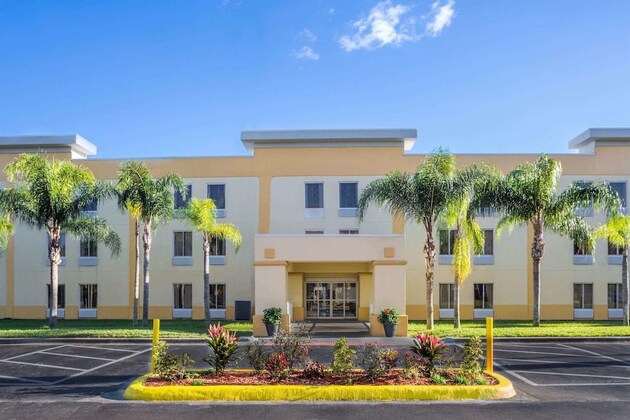 Gallery - La Quinta Inn & Suites by Wyndham Orlando Universal area
