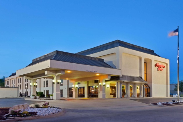 Gallery - Hampton Inn Joplin