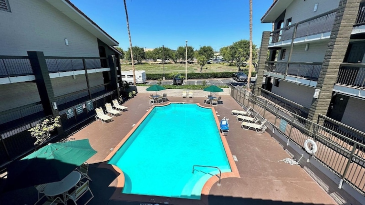 Gallery - Days Inn By Wyndham San Diego Vista