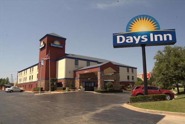 Gallery - Days Inn by Wyndham Tulsa Central