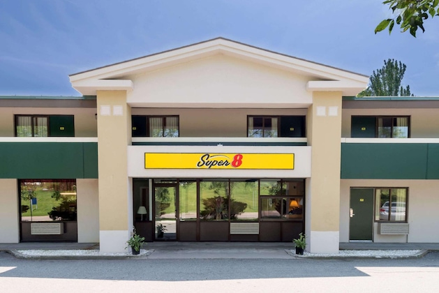 Gallery - Super 8 By Wyndham White River Junction