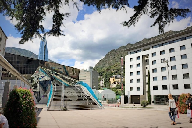 Gallery - Yomo Mola Park
