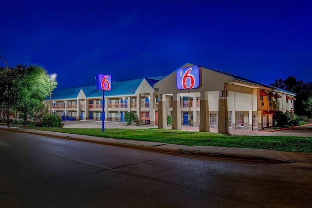 Gallery - Motel 6 Arlington