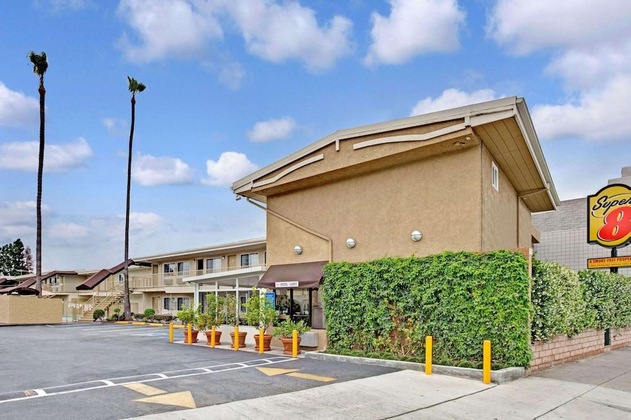 Gallery - Super 8 By Wyndham Los Angeles-Culver City Area
