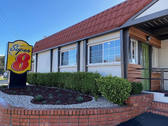 Gallery - Super 8 By Wyndham Monterey