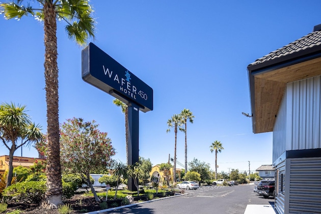 Gallery - Wafer 450 Hotel