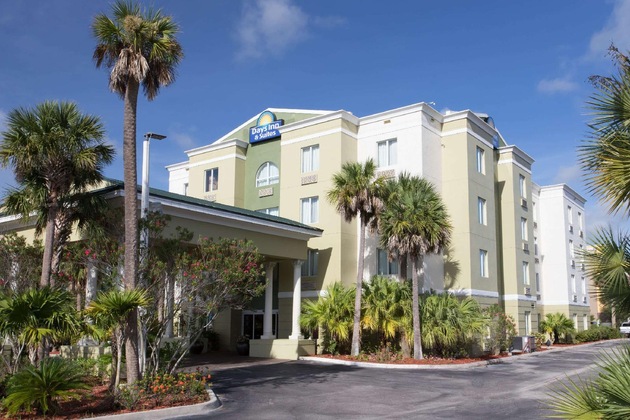 Gallery - Days Inn & Suites By Wyndham Fort Pierce I-95