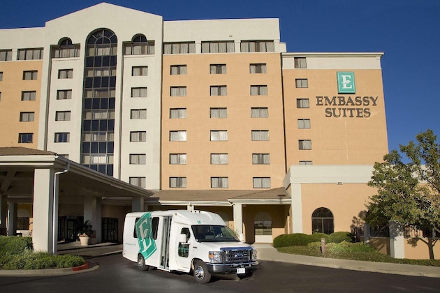 Gallery - Embassy Suites Kansas City International Airport