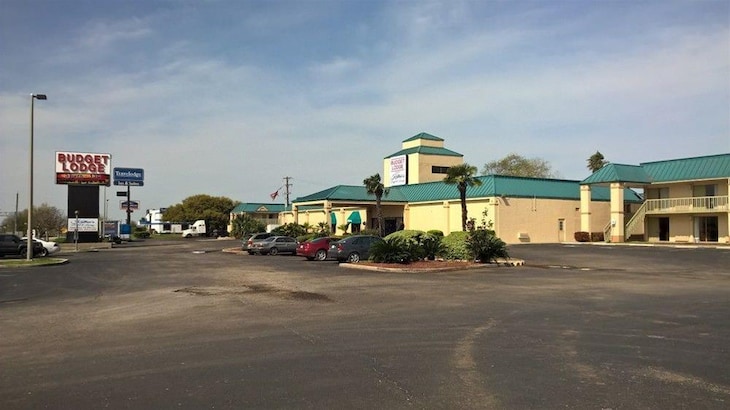 Gallery - Quality Inn & Suites Near Fort Sam Houston