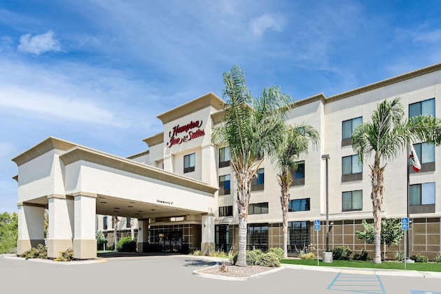 Gallery - Hampton Inn & Suites Bakersfield Hwy 58