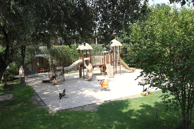 Gallery - Family Garden Inn & Suites